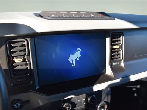 Used 2023 Ford Bronco Badlands image 13