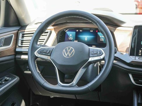 Certified 2026 Volkswagen Atlas SE FWD image 15