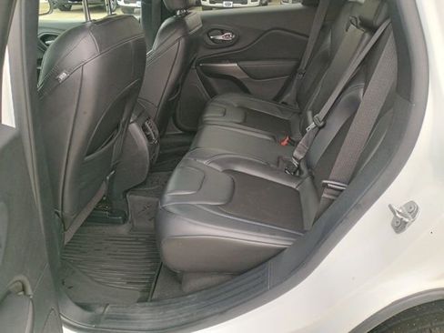 Used 2020 Jeep Cherokee Latitude Plus FWD image 21