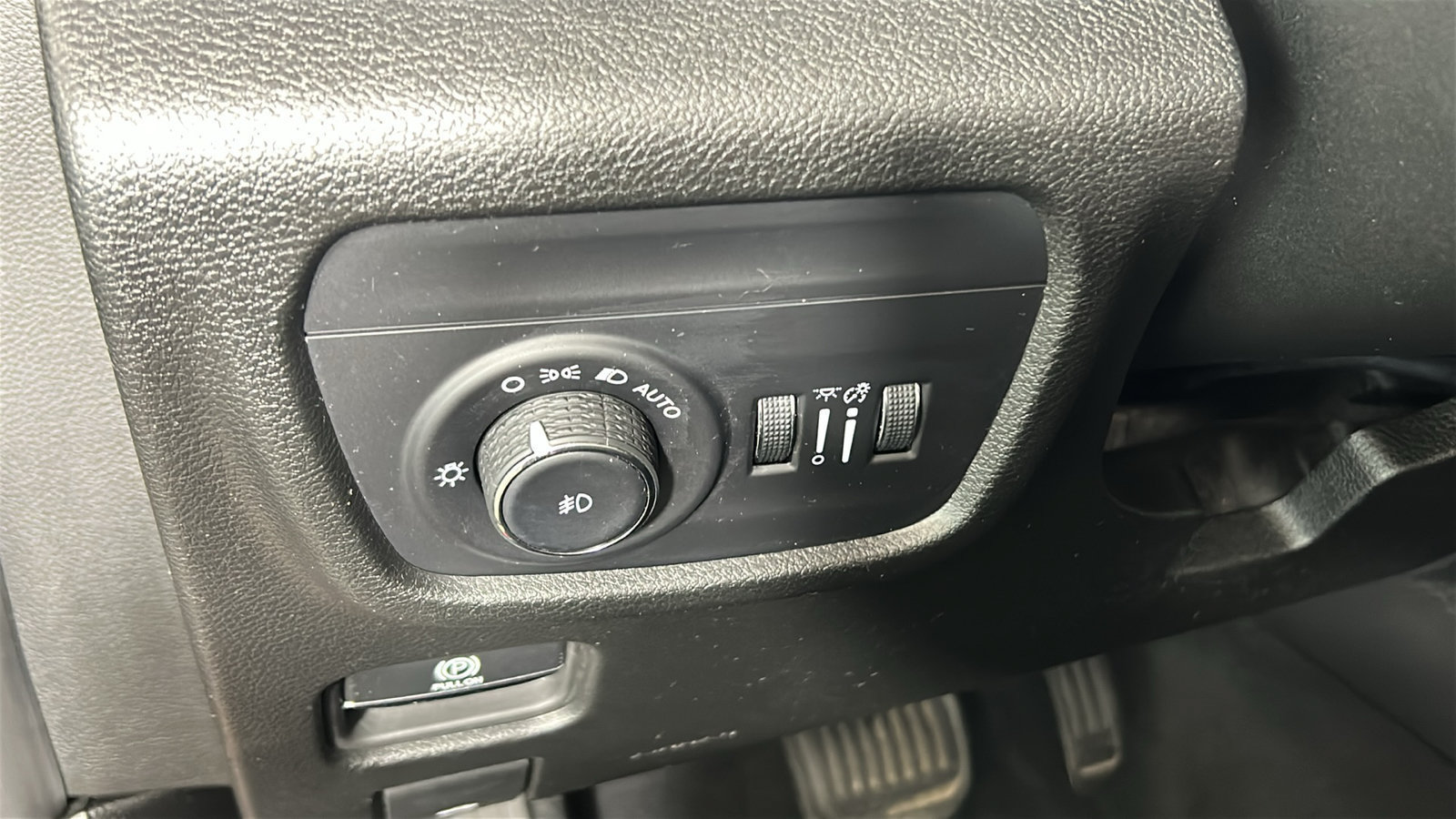 Used 2023 Jeep Grand Cherokee L Limited AWD/4WD image 24