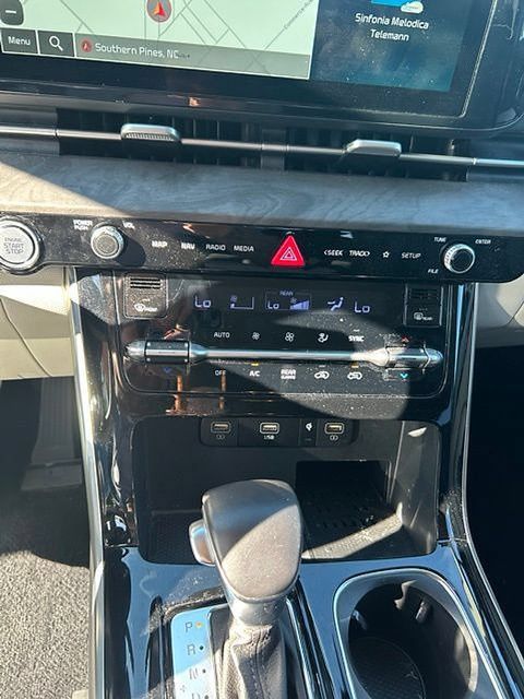Certified 2024 Kia Carnival EX FWD image 12