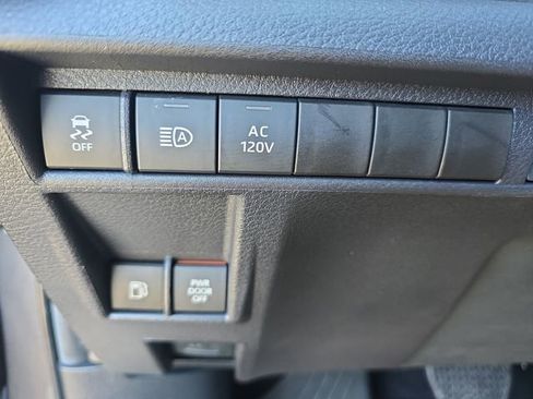 Certified 2025 Toyota Sienna XSE image 27