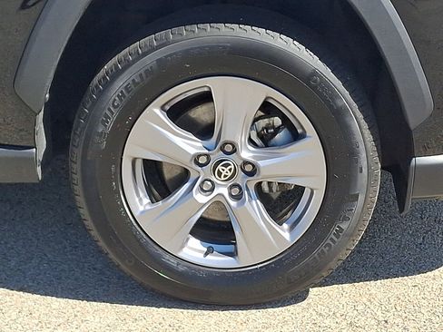 Used 2025 Toyota RAV4 XLE AWD/4WD image 8