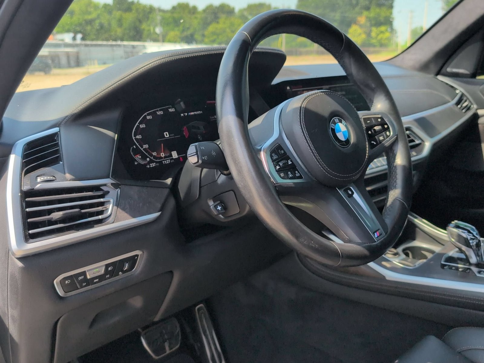 Used 2022 BMW X7 M50i w/ Dynamic Handling Package AWD/4WD image 11