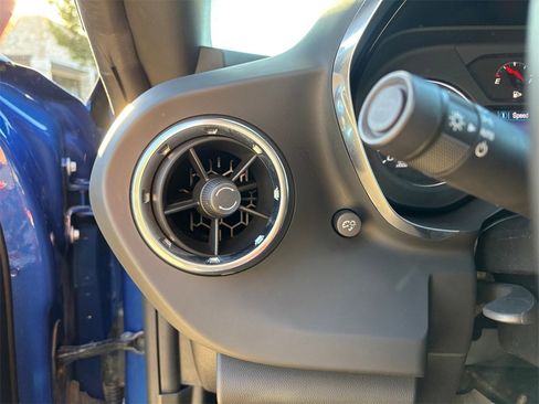 Used 2020 Chevrolet Camaro LT image 22