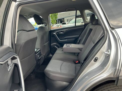 Used 2025 Toyota RAV4 XLE AWD/4WD image 20