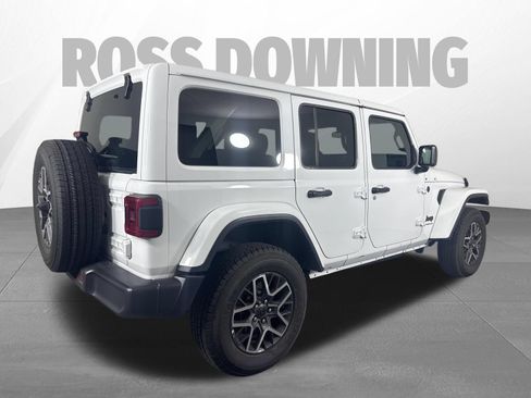 Used 2025 Jeep Wrangler Unlimited Sahara AWD/4WD image 4