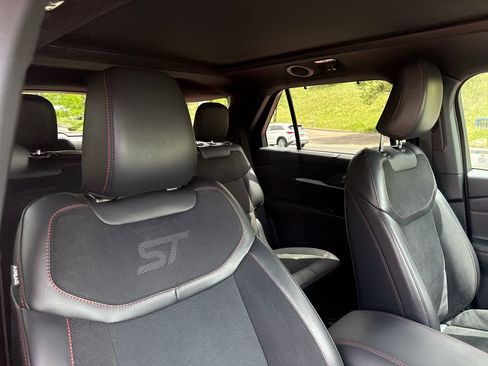 Used 2025 Ford Explorer ST AWD/4WD image 33