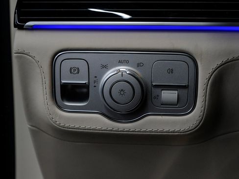 Used 2022 Mercedes-Benz Maybach GLS 600 4MATIC image 36