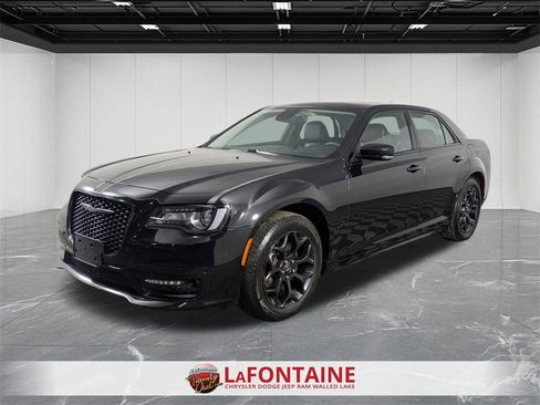 Used 2023 Chrysler 300 Touring L w/ Popular Equipment Group image 1