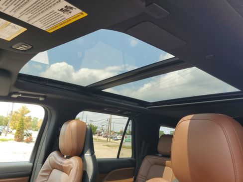 Certified 2024 Lincoln Navigator Reserve AWD/4WD image 11