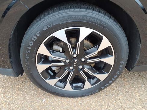 Used 2022 Kia Carnival EX image 9