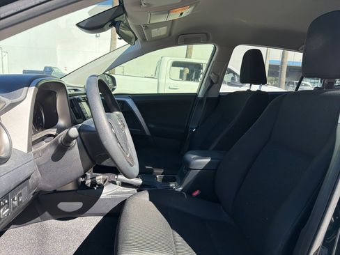 Used 2018 Toyota RAV4 LE image 9