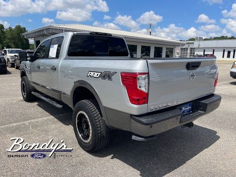 Used 2019 Nissan Titan PRO-4X w/ Pro-4x Convenience Package AWD/4WD image 12