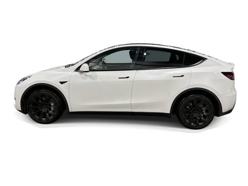 Certified 2023 Tesla Model Y AWD image 3
