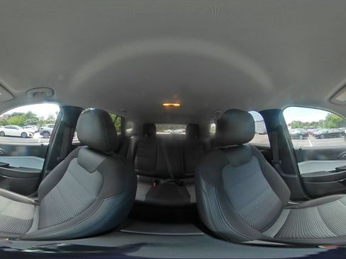Used 2025 Chevrolet Trax LT FWD image 41