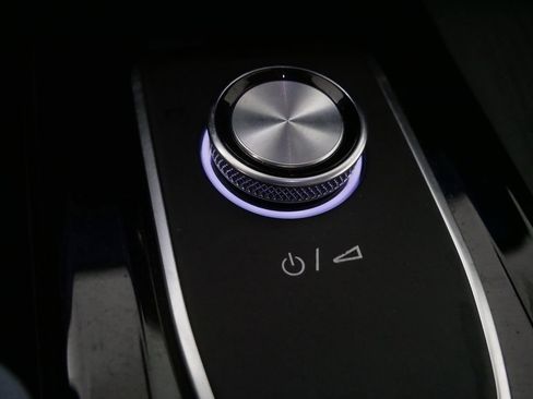 Used 2025 Buick Enclave Avenir image 26