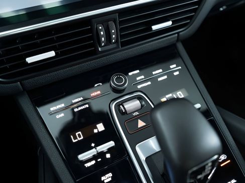 Used 2019 Porsche Cayenne AWD/4WD image 21