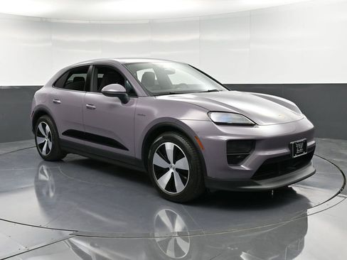 Certified 2025 Porsche Macan 4 Electric image 10