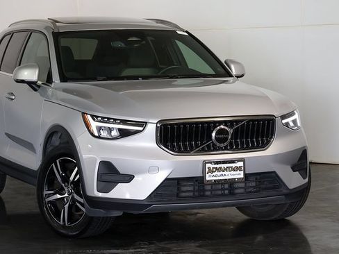 Used 2025 Volvo XC40 B5 Core AWD/4WD image 6