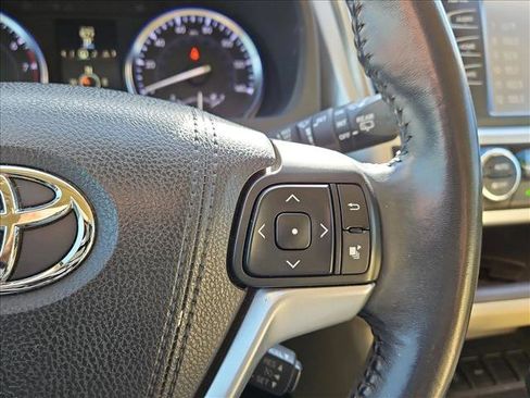 Used 2015 Toyota Highlander XLE image 15