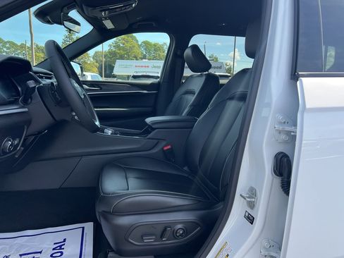 New 2025 Jeep Grand Cherokee L Limited w/ Trailer Tow Package image 9