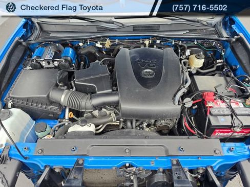 Used 2021 Toyota Tacoma TRD Sport w/ TRD Premium Sport Package AWD/4WD image 11