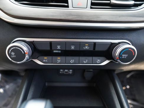 Used 2025 Nissan Altima 2.5 SV FWD image 25