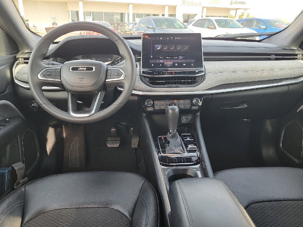 Used 2024 Jeep Compass Latitude AWD/4WD image 10