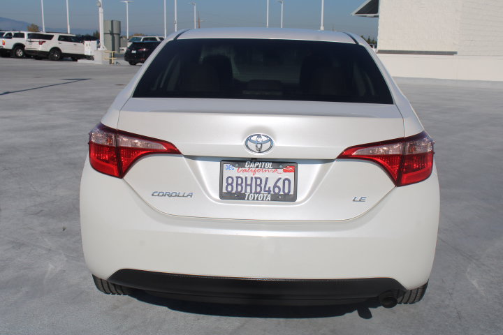 Used 2017 Toyota Corolla LE w/ Carpet Mat Package (TMS) FWD image 4