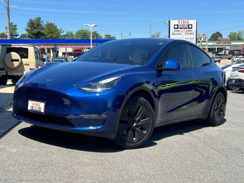 Used 2023 Tesla Model Y Long Range AWD/4WD image 10