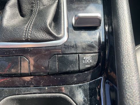 Used 2025 Jeep Compass Limited image 23