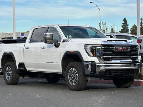 Used 2024 GMC Sierra 2500 SLT w/ Max Trailering Package image 2