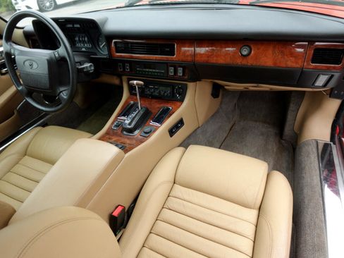 Used 1990 Jaguar XJS V12 Convertible image 10