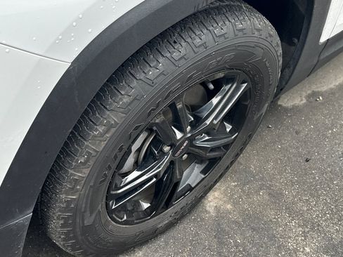 Used 2023 GMC Terrain AT4 image 8