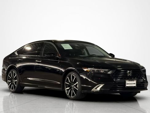 Used 2024 Honda Accord Touring image 7