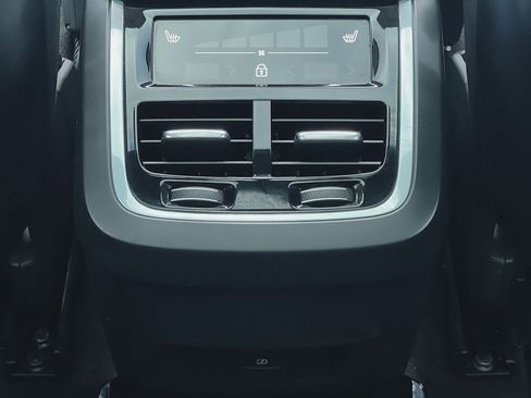 Used 2023 Volvo XC90 B6 Plus image 23