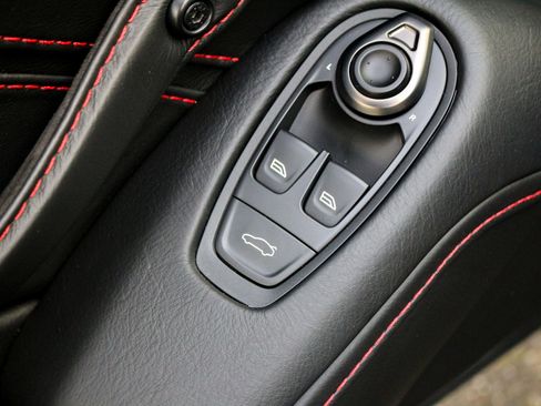 Used 2021 Aston Martin V8 Vantage Coupe RWD image 8