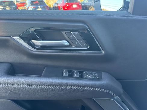 Used 2025 GMC Yukon Denali image 11