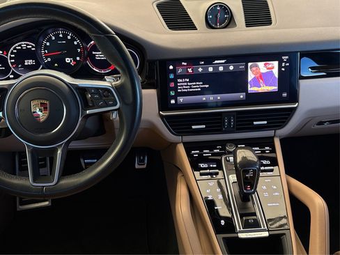 Used 2022 Porsche Cayenne image 16
