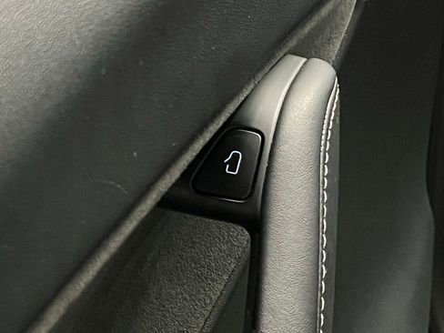 Used 2022 Tesla Model Y Performance image 15