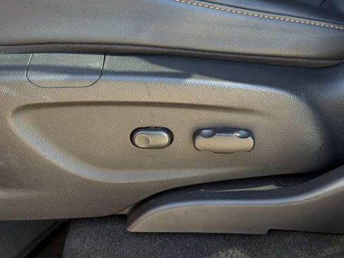 Used 2021 Chevrolet Trax LT w/ LT Convenience Package image 26