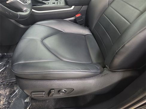 Used 2023 Toyota Highlander XLE image 29