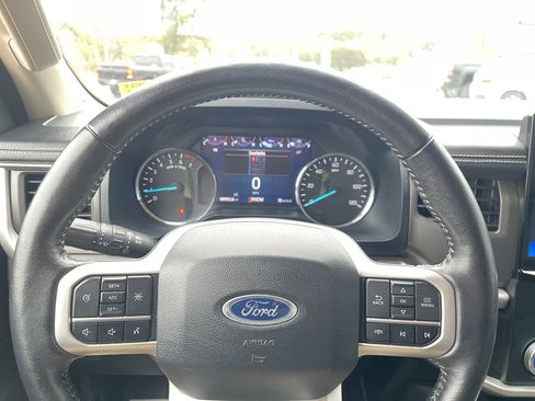 Used 2024 Ford Expedition XLT image 17