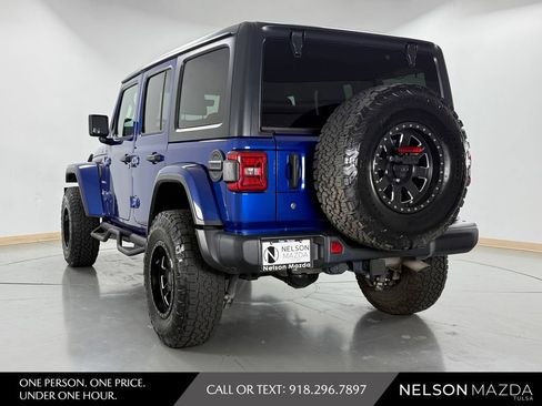 Used 2018 Jeep Wrangler Unlimited Sahara AWD/4WD image 8