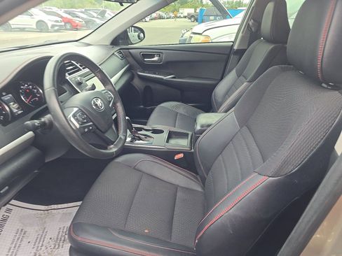 Used 2017 Toyota Camry SE FWD image 4