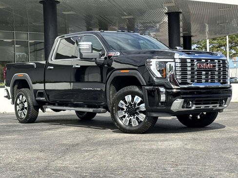 Used 2026 GMC Sierra 2500 Denali w/ Technology Package AWD/4WD image 2