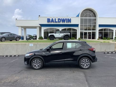Used 2021 Nissan Kicks SV FWD image 4