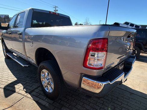 Used 2024 RAM 2500 Big Horn w/ Bed Utility Group image 10