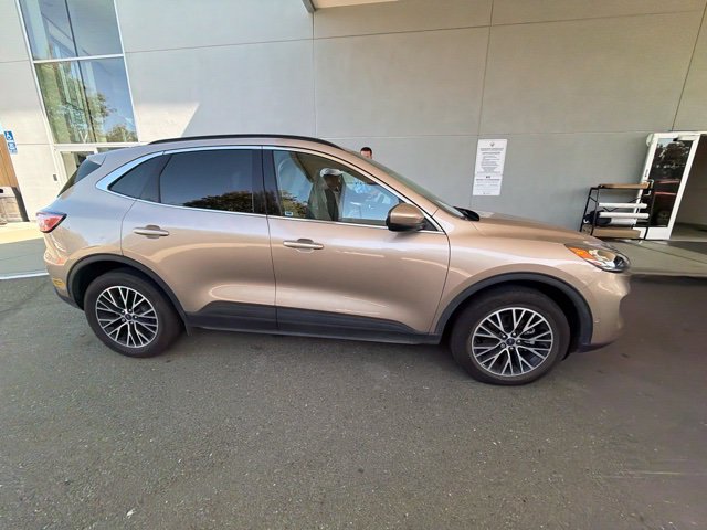 Used 2021 Ford Escape Titanium FWD image 1